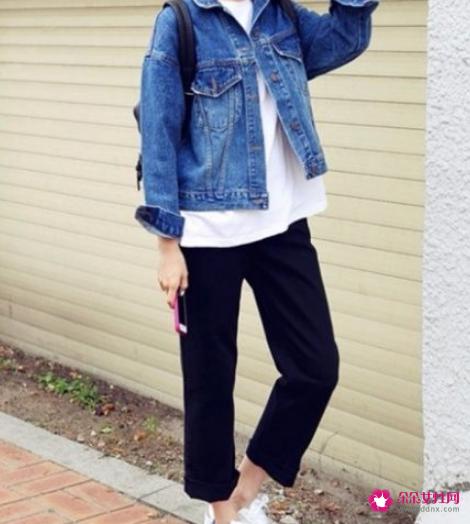 牛仔外套搭配什么裤子好看