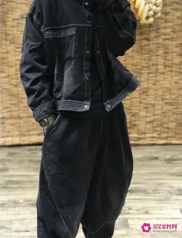 牛仔外套搭配什么裤子好看