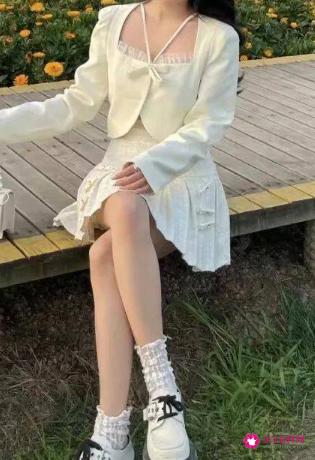 比较薄的外套搭配
