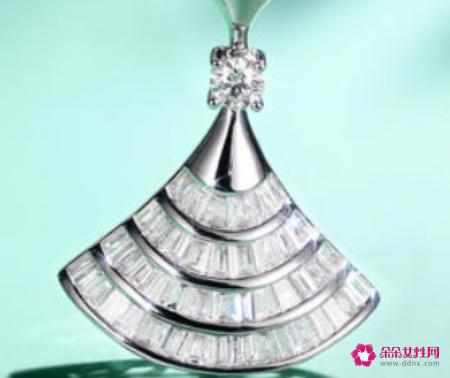 黄金小裙子项链的寓意