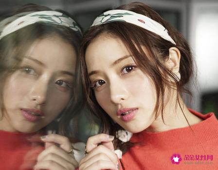 小丝巾的多种系法