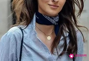 小丝巾的多种系法