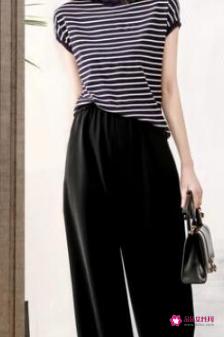 黑色上衣配什么颜色裤子好看