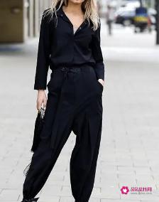 黑色上衣配什么颜色裤子好看