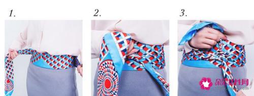 小方巾怎么系好看