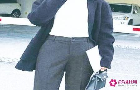 黑色裤子配什么颜色鞋子