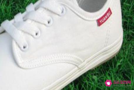 白色帆布鞋该怎么搭配