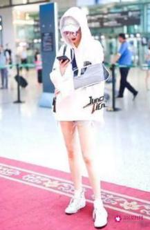 卫衣和什么裤子搭配好看