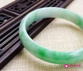 戴玉镯子的好处与禁忌