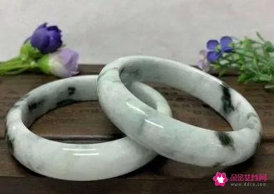 戴玉镯子的好处与禁忌