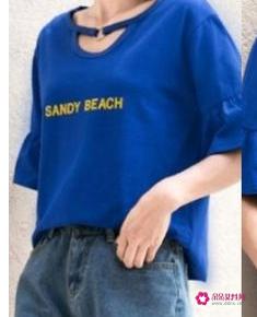 蓝色t恤怎么搭配