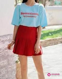 蓝色t恤怎么搭配