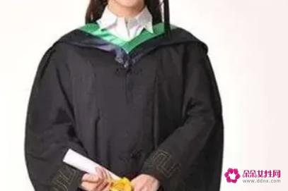 学士服怎么穿