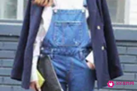 冬天吊带裤怎么搭配