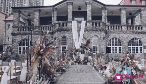 参加婚礼穿什么颜色的衣服