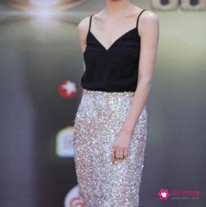 短发女生怎么穿衣搭配