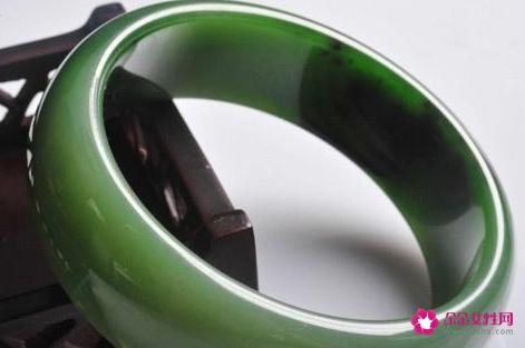 玉镯子的正确戴法