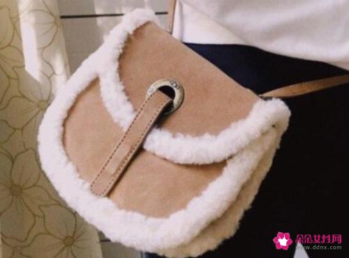 来看看包包的时尚搭配