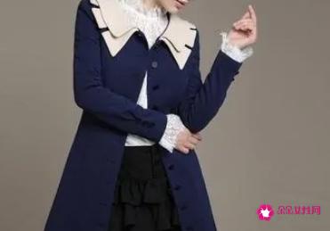 肤色偏黄应该穿什么颜色的衣服比较好