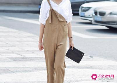 吊带连体裤搭配