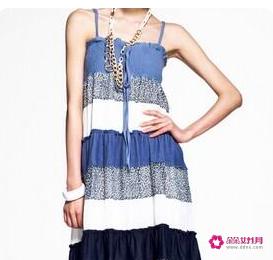 抹胸裙怎么搭配好看