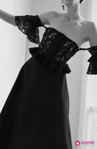 晚宴正装出席女士穿什么