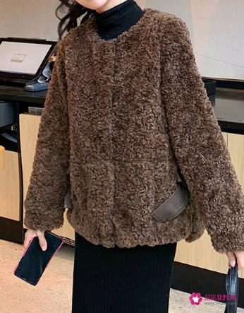 短外套如何搭配下装才好看