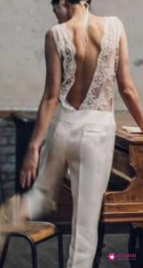 连体裤怎么搭配好看