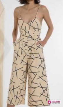 连体裤怎么搭配好看