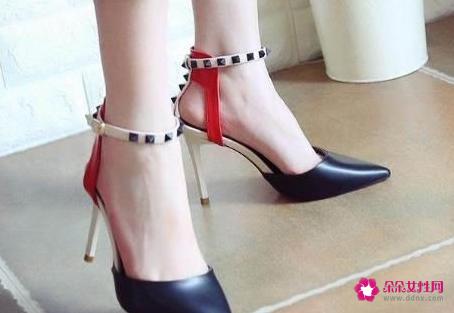 女人高跟鞋该怎么挑选