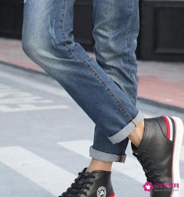 高帮鞋如何搭配裤子