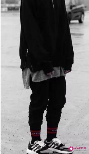 高帮鞋如何搭配裤子
