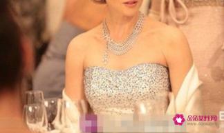 抹胸连衣裙怎么穿