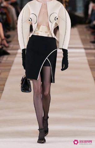 奢华晚礼服模特走秀