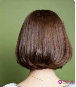 最显年轻烫女短发图