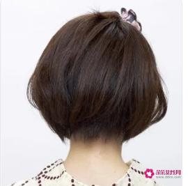 最显年轻烫女短发图