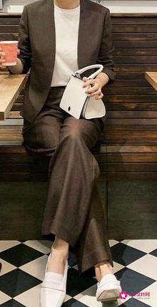 休闲西装可以搭什么鞋