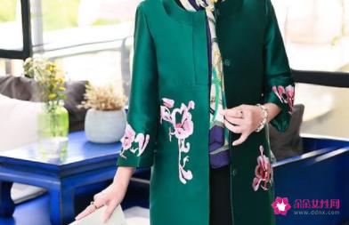 50岁的女人适合穿什么衣服