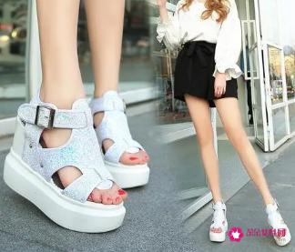 松糕凉鞋怎么搭配衣服