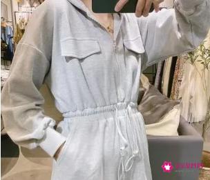 连体裤的搭配