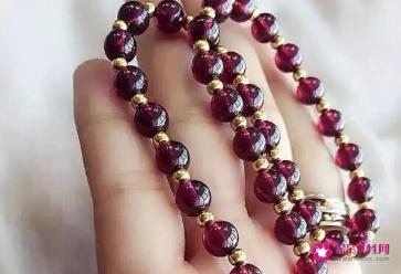 石榴石手链戴哪个手好