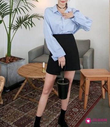 如何搭配短裙