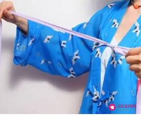 两片式齐胸襦裙穿法