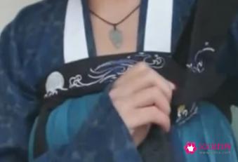 两片式齐胸襦裙穿法