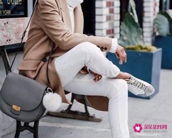 衣服颜色搭配表及效果图片欣赏