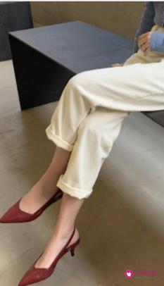 v领针织衫搭配