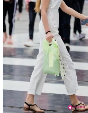 抹胸连体裤怎么搭配