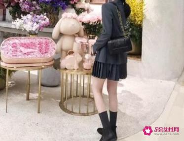 女士小西装外套怎么搭配