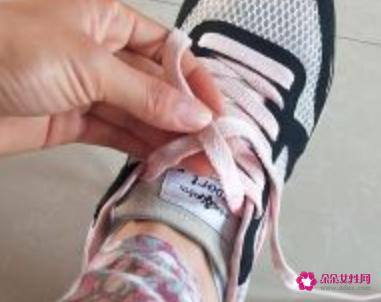 系鞋带的简单方法步骤