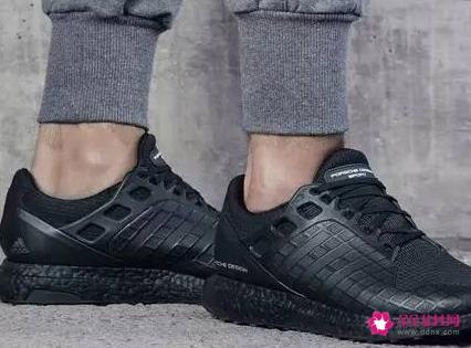 系鞋带的简单方法步骤